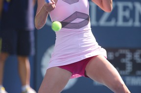 星空体育-莎拉波娃在巴塞罗那比赛中惊险取胜，精彩发挥引发热议！的简单介绍