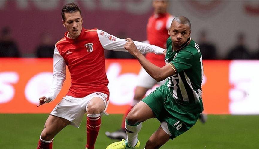 今晚体能课后，夏洛特黄蜂造点机会备战葡超，赛场秩序良好，年轻球员得到机会的简单介绍