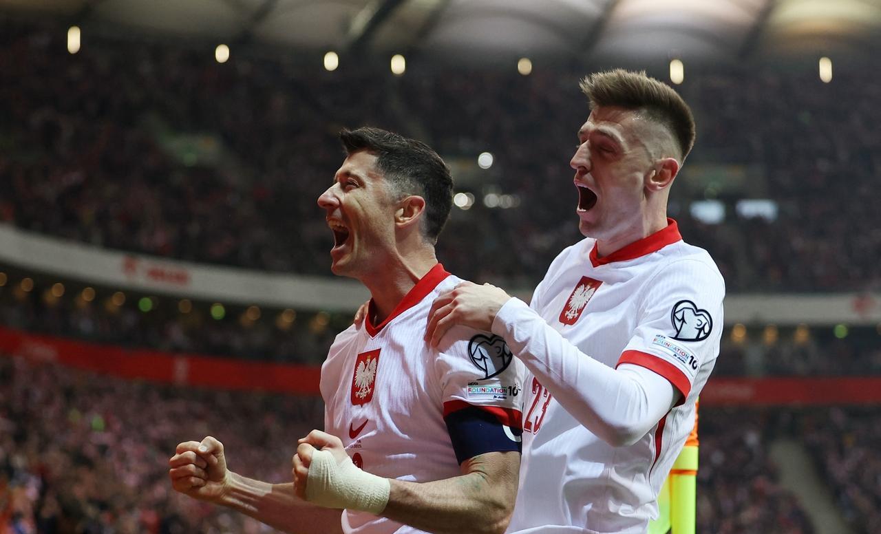 北京国安赛后国安球迷接受采访 北京国安赛后国安球迷接受采访