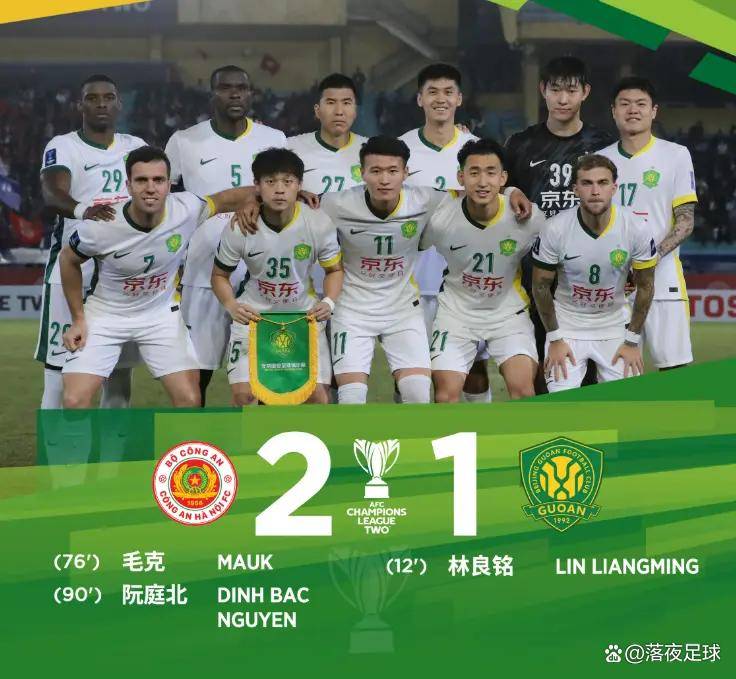 北京国安赛后国安球迷接受采访 北京国安赛后国安球迷接受采访